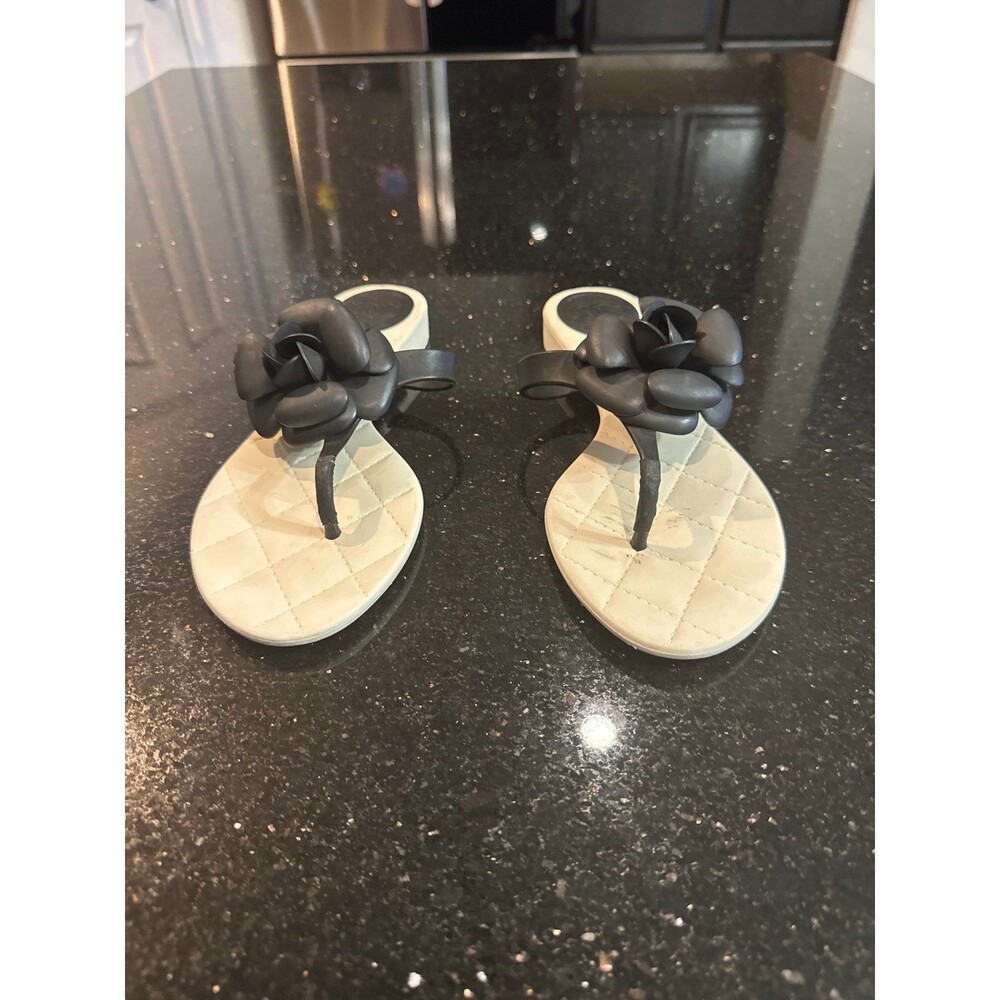 Black Flower Flip Flops Chanel Sandals Size 39 Women’s